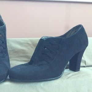 Aerosoles black suede shoe boot
